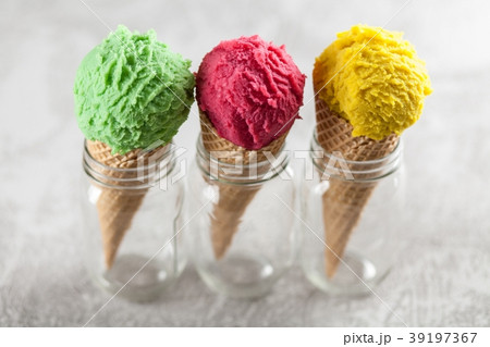 Ice cream cone 39197367