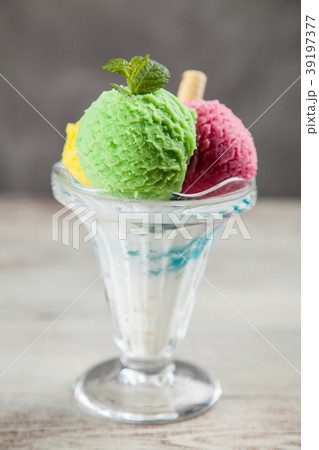 Ice cream vase 39197377