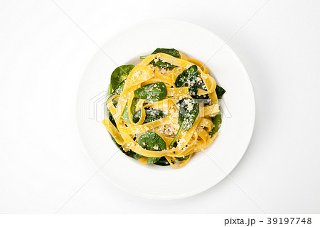 Spinach tagliatelle pasta 39197748