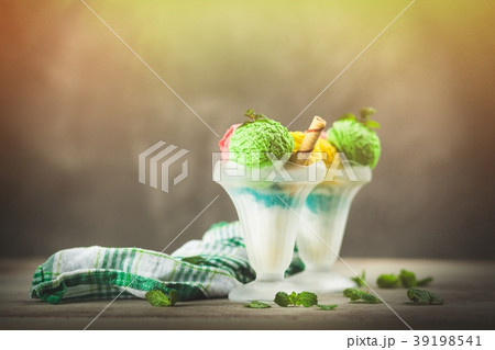Ice cream vase 39198541