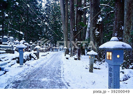 雪の奥の院参道　和歌山県伊都郡高野町 39200049