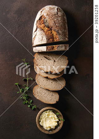 Artisan rye bread Artisan rye bread 39201258