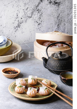 Asian steam dumplings Asian steam dumplings 39201305