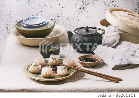 Asian steam dumplings Asian steam dumplings 39201311
