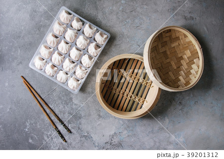 Frozen Asian steam dumplings Frozen Asian steam dumplings 39201312