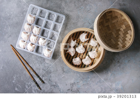 Frozen Asian steam dumplings Frozen Asian steam dumplings 39201313