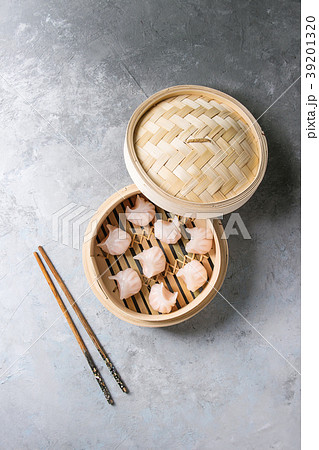 Asian steam dumplings 39201320