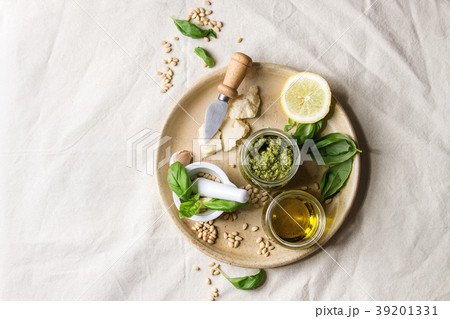 Basil pesto sauce 39201331