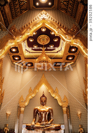 Pure gold Buddha sculpture at Wat Trimitr Bangkok 39202586