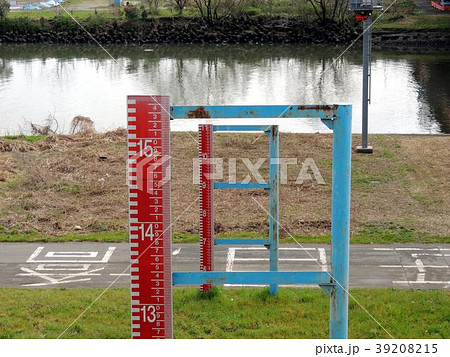 荒川笹目橋下の高水流量観測見通し杭 荒川笹目橋下の高水流量観測見通し杭 39208215