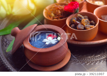 Khao chae is rice in cold water 39211007