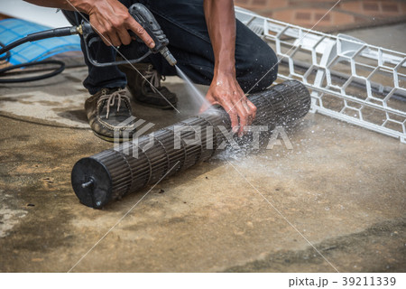 Cleaning air conditioner by water for clean a dust 39211339