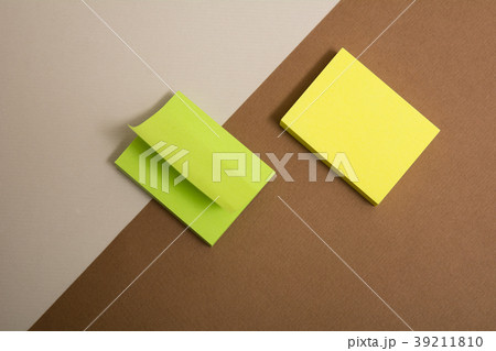 Green and yellow blocks of sticky paper 39211810
