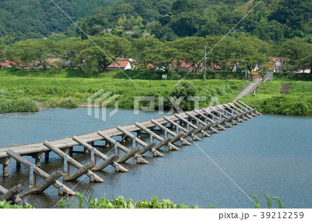 島根県雲南市木次町の斐伊川にかかる冠水橋 39212259