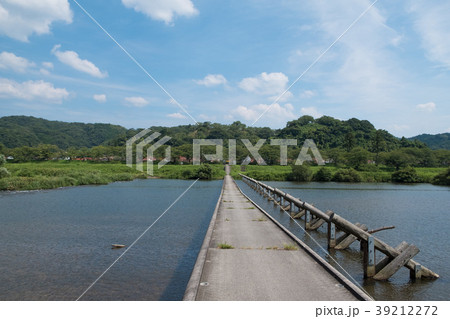 島根県雲南市木次町の斐伊川にかかる冠水橋 39212272