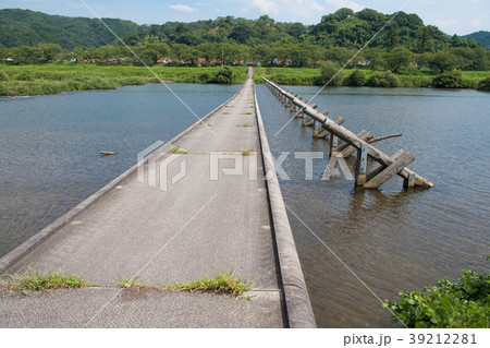 島根県雲南市木次町の斐伊川にかかる冠水橋 39212281