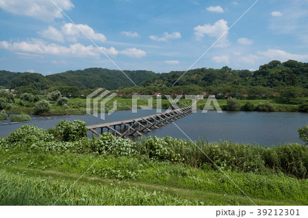 島根県雲南市木次町の斐伊川にかかる冠水橋 39212301