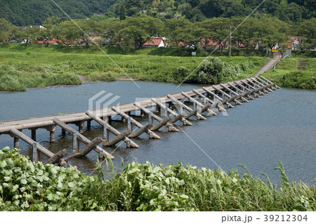 島根県雲南市木次町の斐伊川にかかる冠水橋 39212304