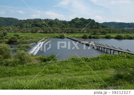 島根県雲南市木次町の斐伊川にかかる冠水橋 39212327