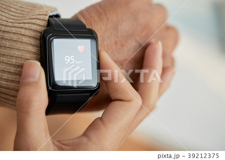 Checking Pulse with Smartwatch Checking Pulse with Smartwatch 39212375