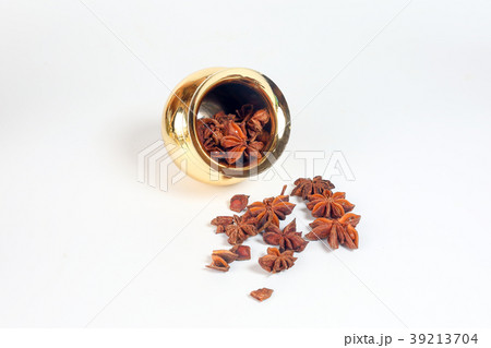 Star anise spice in shiny metal pot Star anise spice in shiny metal pot 39213704