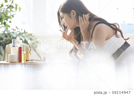 女性 メイクアップ ビューティー 女性 メイクアップ ビューティー 39214947