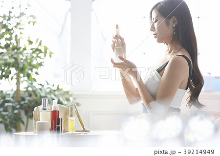 女性　スキンケア 39214949