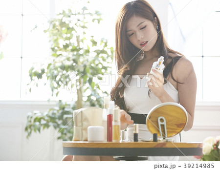 女性　スキンケア 39214985