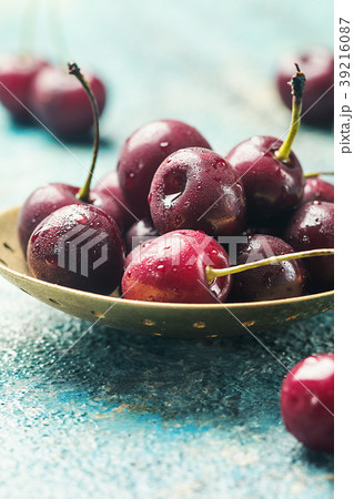 Fresh cherry in spoon Fresh cherry in spoon 39216087