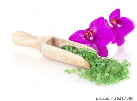 green sea salt in wooden spoon and flower green sea salt in wooden spoon and flower 39217086