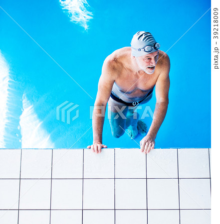 Senior man in an indoor swimming pool. 39218009
