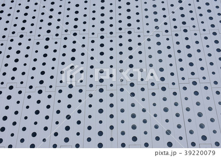 金沢海みらい図書館　パンチングウォール 39220079