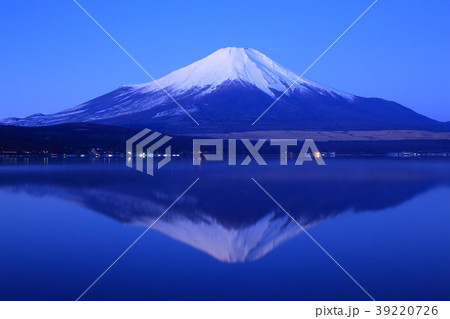 夜明けの富士山 39220726