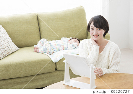 赤ちゃんとママ 39220727