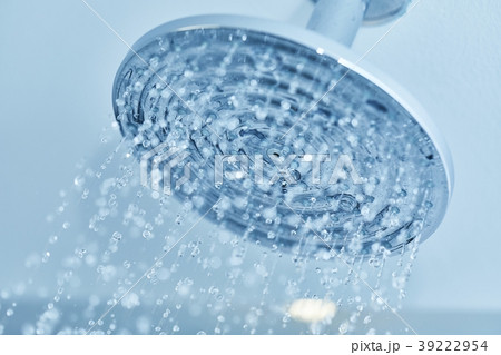Shower water flowing 39222954