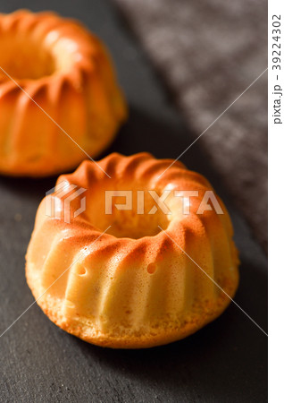 シフォンケーキ デザート スウィーツ 39224302