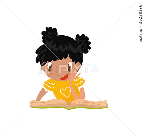 Cute little girl sitting on the floor and reading 39228336