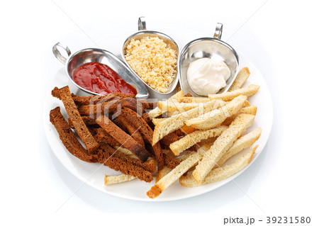 Croutons with two kinds of sauce and cheese 39231580