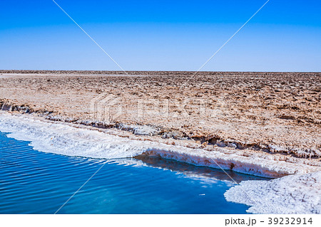 Chott el Djerid, salt lake in Tunisia Chott el Djerid, salt lake in Tunisia 39232914