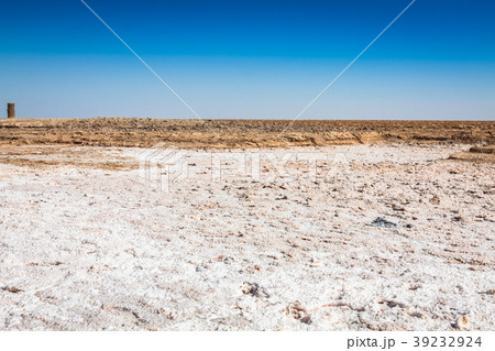 Chott el Djerid (biggest salt lake in north africa Chott el Djerid (biggest salt lake in north africa 39232924