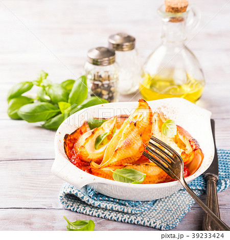Italian pasta Conchiglioni Rigati Italian pasta Conchiglioni Rigati 39233424