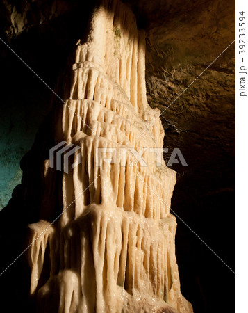 Cave karst features 39233594