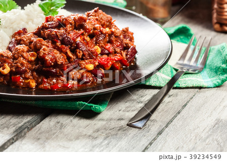 Hot chili con carne with ground beef 39234549