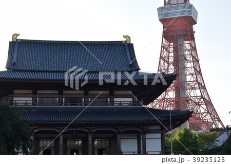 1974年（昭和49）再建の大本山増上寺大殿（本堂）と東京タワー 39235123