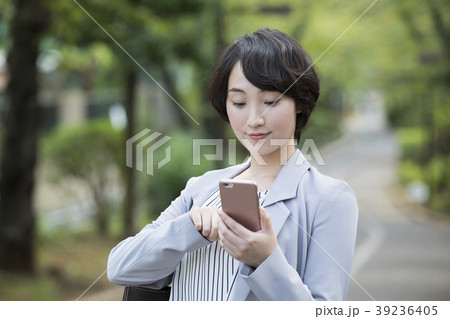ビジネスウーマン・屋外 39236405