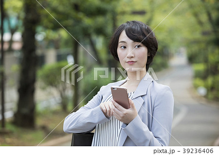 ビジネスウーマン・屋外 39236406