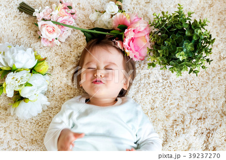 Happy toddler boy with spring flowers 39237270
