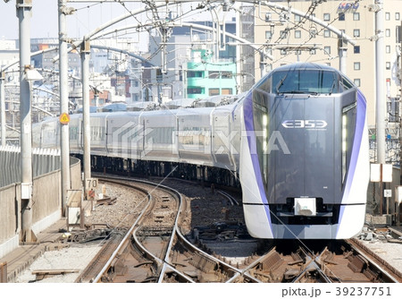 新型e353系 特急スーパーあずさ ｊｒ東京駅の写真素材