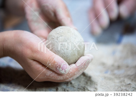 泥団子を作る 39238242