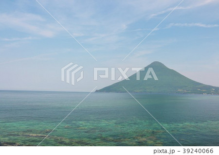 鹿児島県　開聞岳と海 39240066